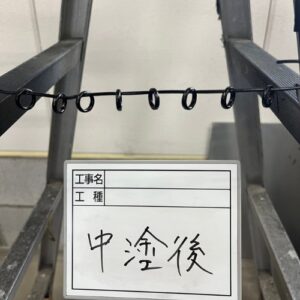 分配弁の付属部品、中塗を終えたリング類