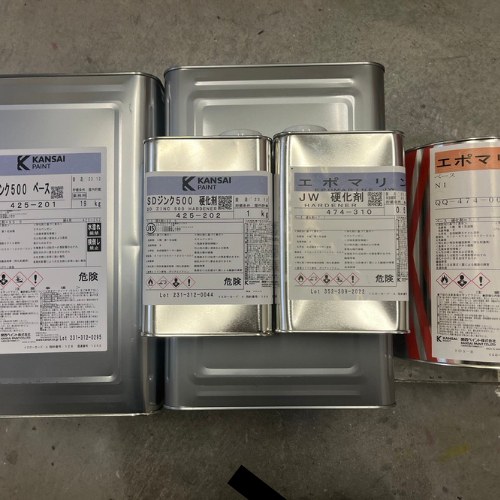 分配弁の塗装に使用した関西ペイント SDジンク500 とエポマリンJWの缶