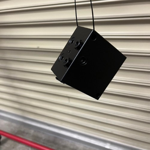 上塗まで仕上がった分配弁のマニホールドブロック
